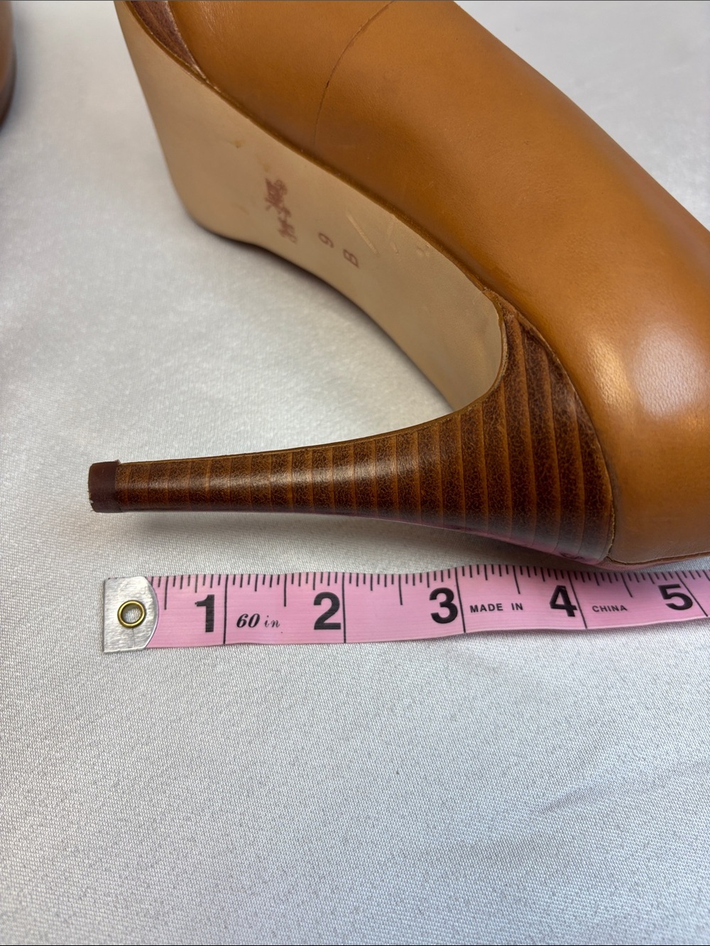 COACH Caramel Leather Heels with Gold Chain Plaque - Picture 11 of 11